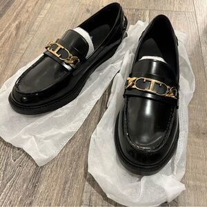 Sleek Black Loafers with Gold Chain Accent